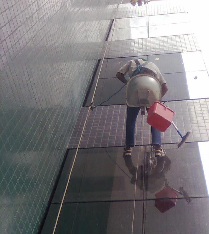 Lavagem fachada de vidro